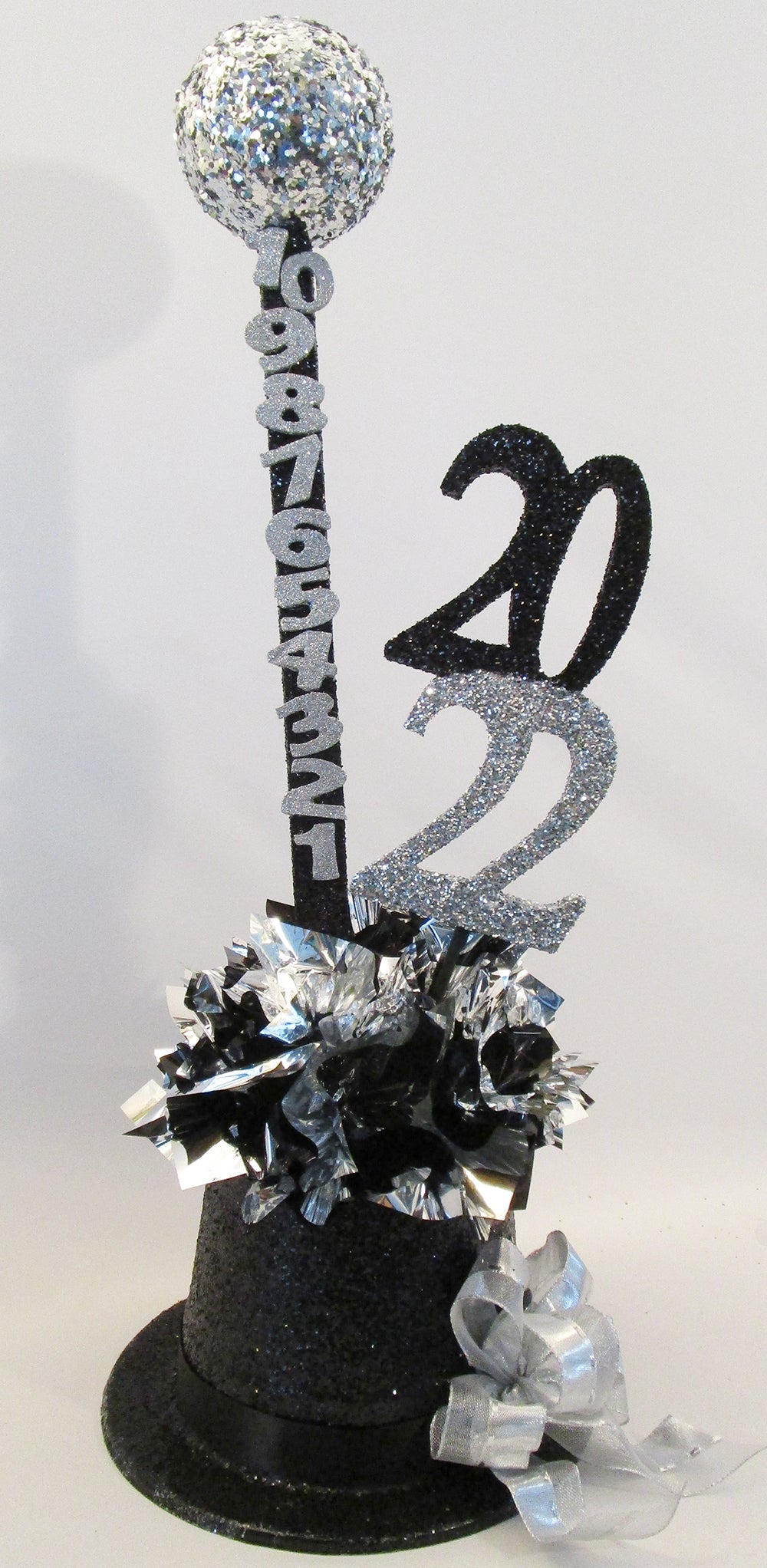 Count down to 2022 table centerpiece - Designs by Ginny