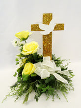 Load image into Gallery viewer, Celebration of Life table centerpiece - Designs by Ginny
