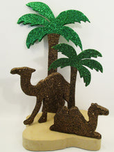 Load image into Gallery viewer, Palm tree &amp; Camel centerpiece - Designs by Ginny

