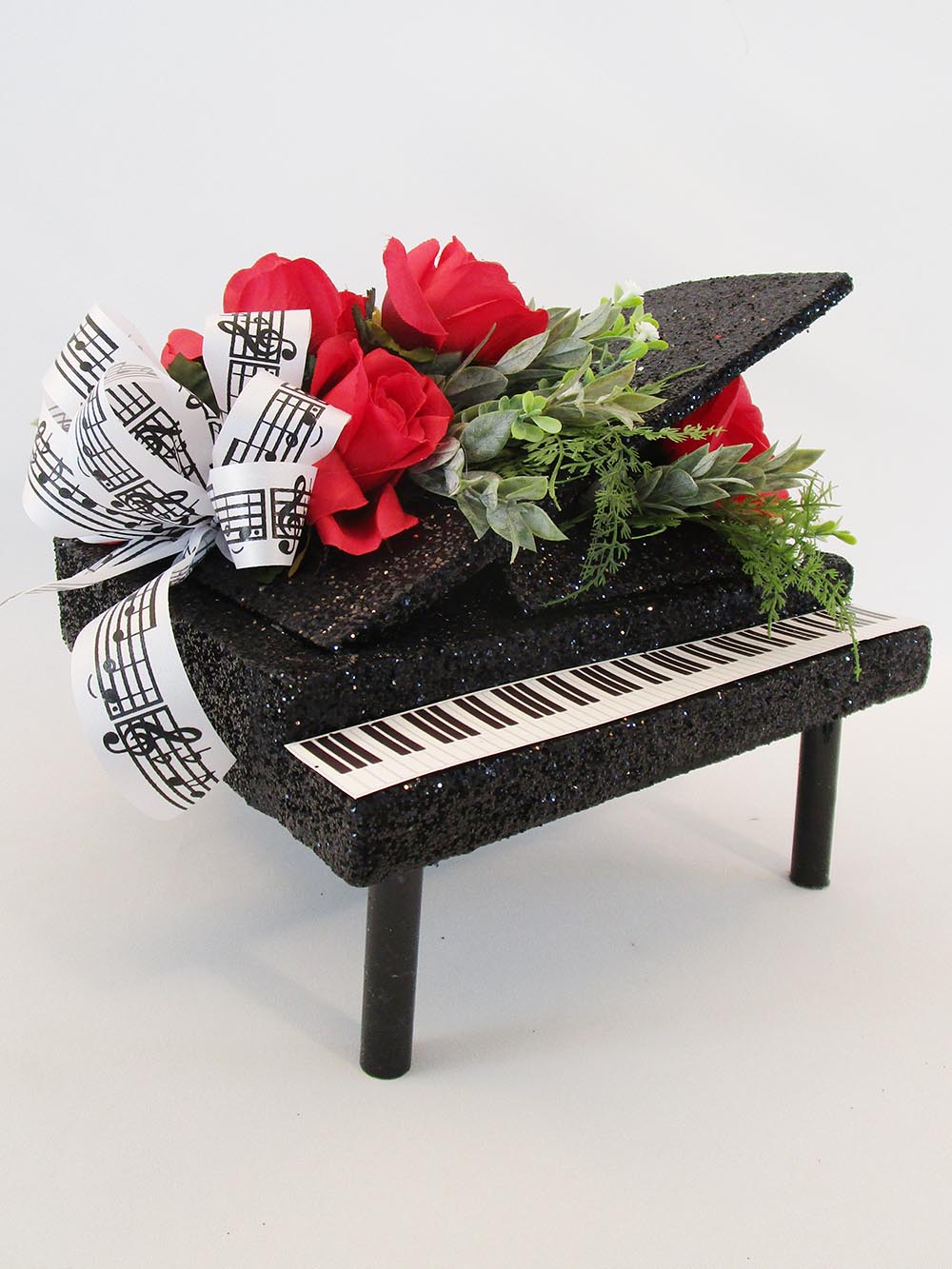 faux piano with red roses centerpiece - Designs by Ginny