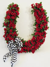 Load image into Gallery viewer, Super large hoseshoe wreath with red roses - Designs by Ginny
